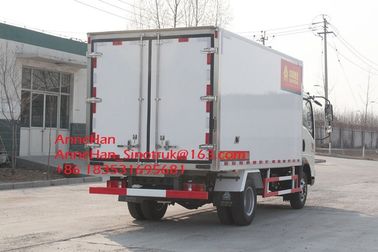고기와 우유 수송을 위한 Sinotruk Howo7 10T 냉장고 트럭 4x2