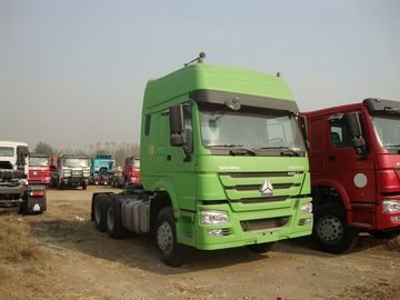 Sinotruk HOWO 2개의 침대를 가진 백색 원동기 트럭 25 톤 D12.42